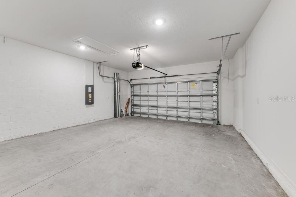 Active With Contract: $706,986 (5 beds, 4 baths, 3165 Square Feet)