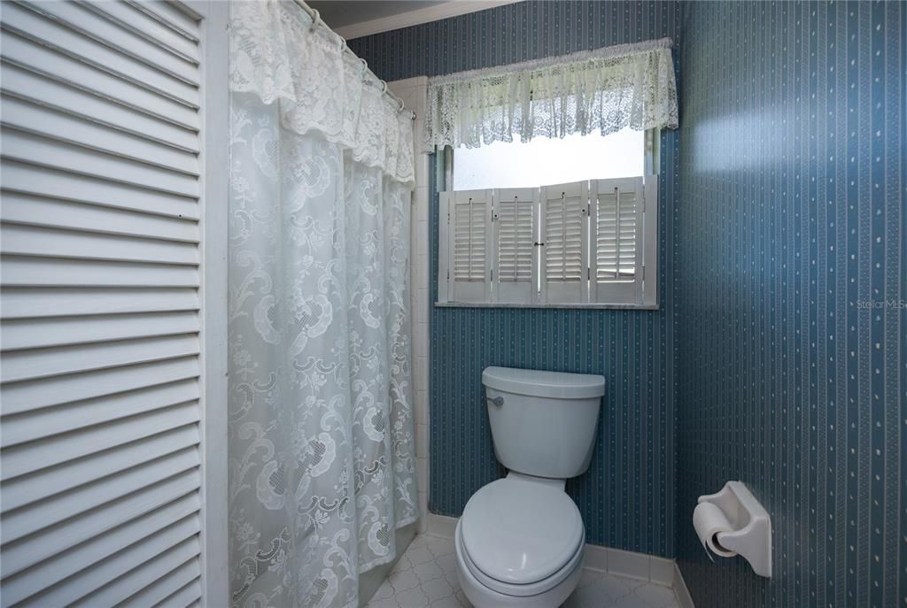 Active With Contract: $399,000 (3 beds, 2 baths, 2718 Square Feet)