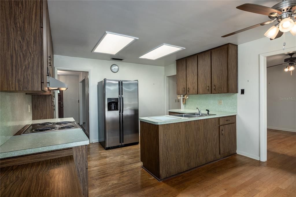 Active With Contract: $399,000 (3 beds, 2 baths, 2718 Square Feet)