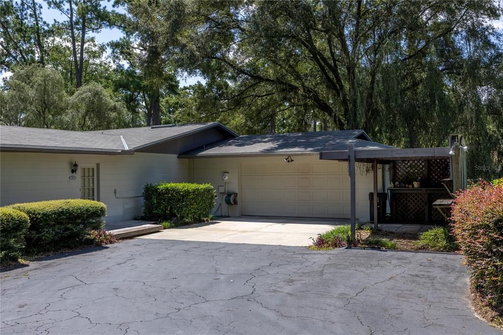 Active With Contract: $399,000 (3 beds, 2 baths, 2718 Square Feet)