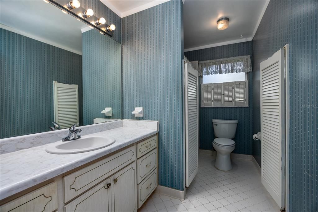 Active With Contract: $399,000 (3 beds, 2 baths, 2718 Square Feet)