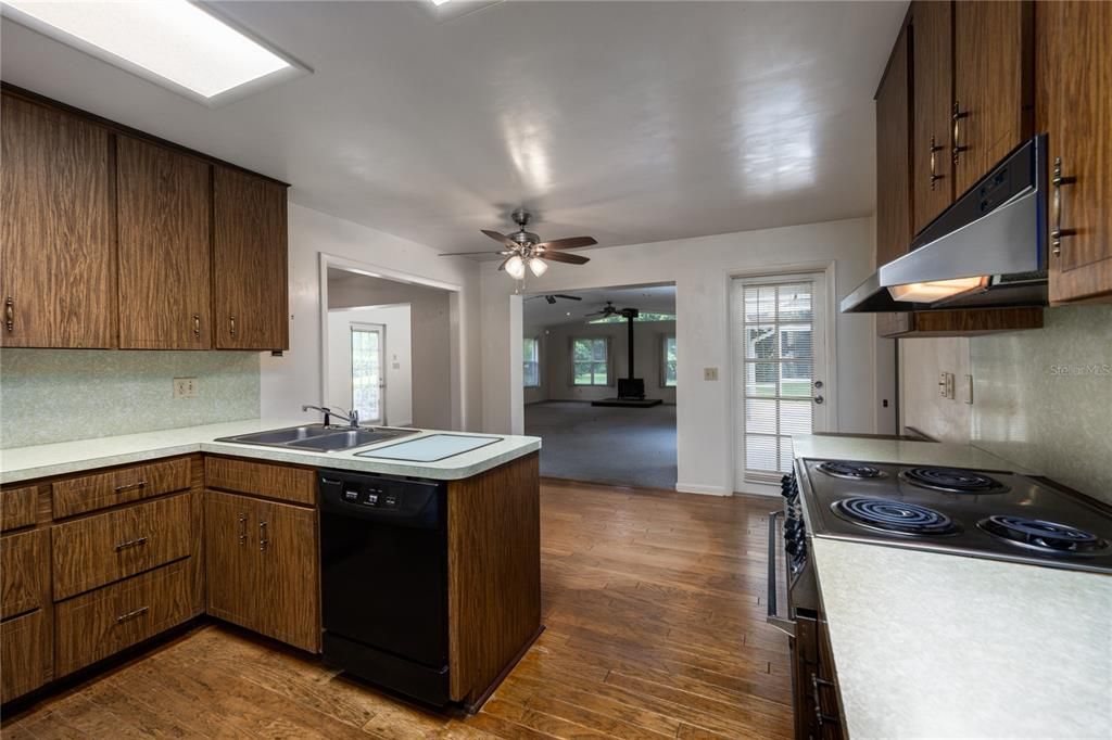 Active With Contract: $399,000 (3 beds, 2 baths, 2718 Square Feet)