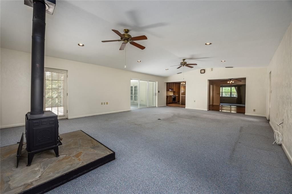 Active With Contract: $399,000 (3 beds, 2 baths, 2718 Square Feet)