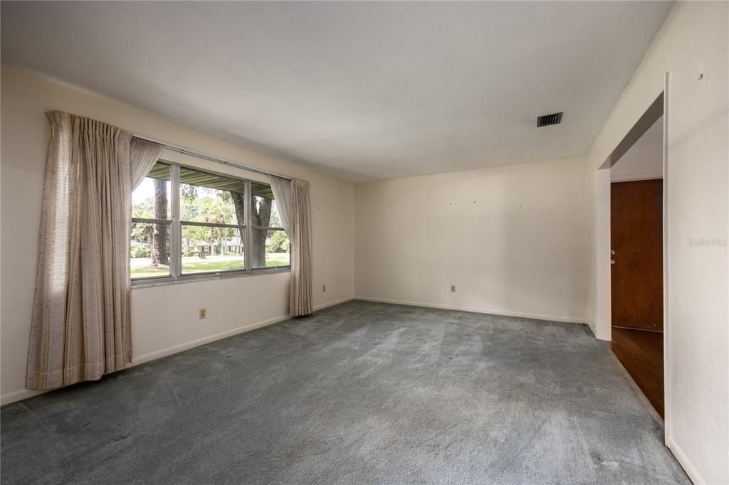 Active With Contract: $399,000 (3 beds, 2 baths, 2718 Square Feet)