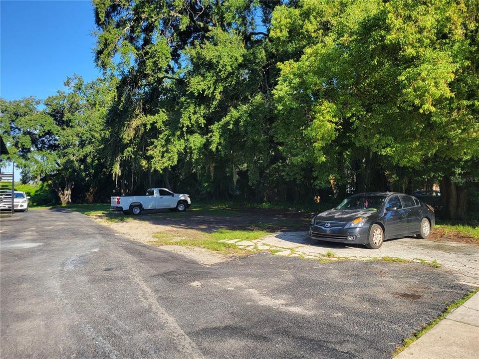 На продажу: $95,000 (0.18 acres)