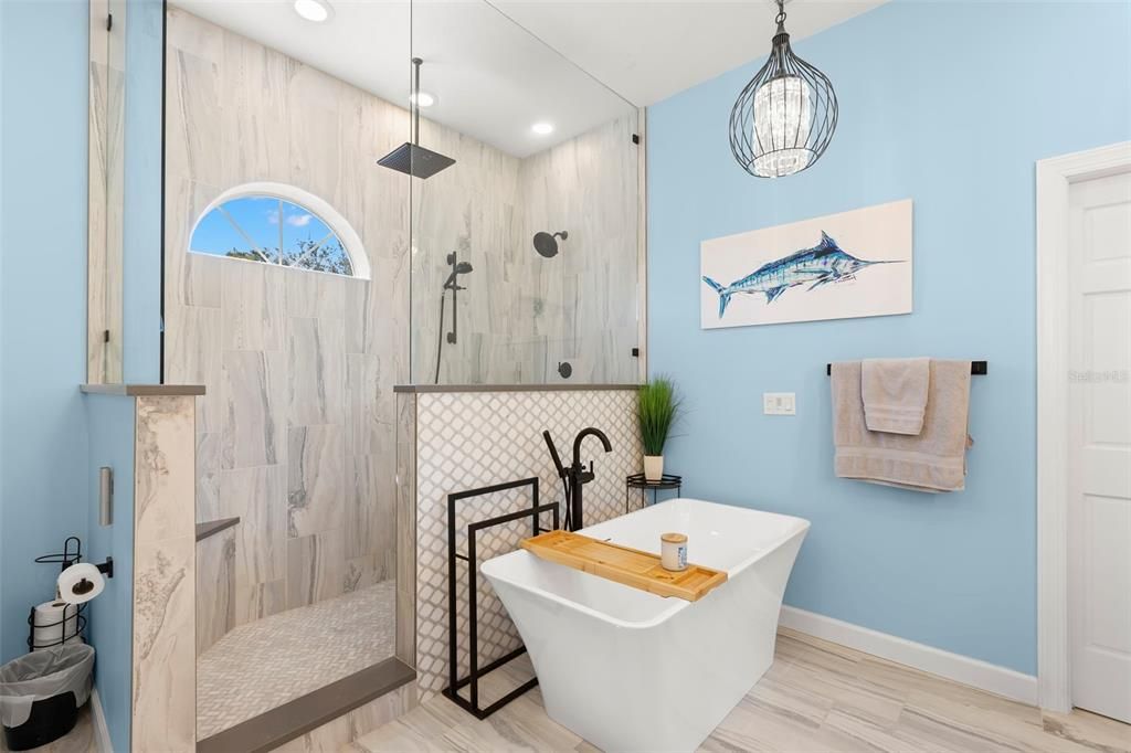 合同活跃: $2,350,000 (5 贝兹, 3 浴室, 5900 平方英尺)