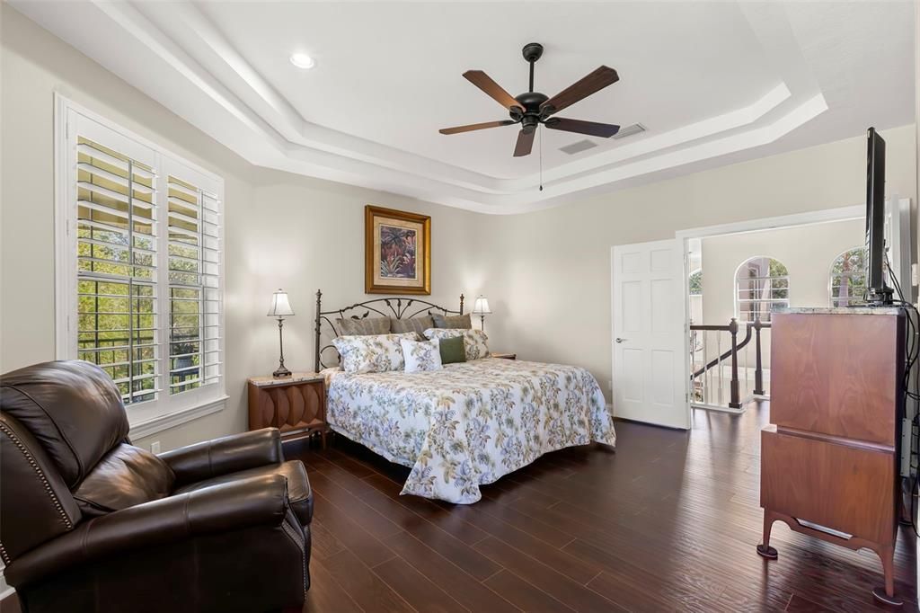 合同活跃: $2,350,000 (5 贝兹, 3 浴室, 5900 平方英尺)