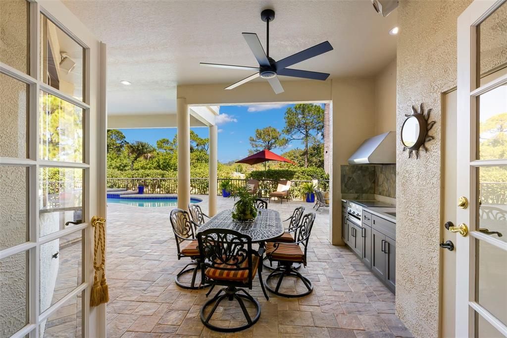 合同活跃: $2,350,000 (5 贝兹, 3 浴室, 5900 平方英尺)