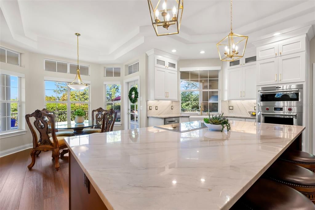 合同活跃: $2,350,000 (5 贝兹, 3 浴室, 5900 平方英尺)