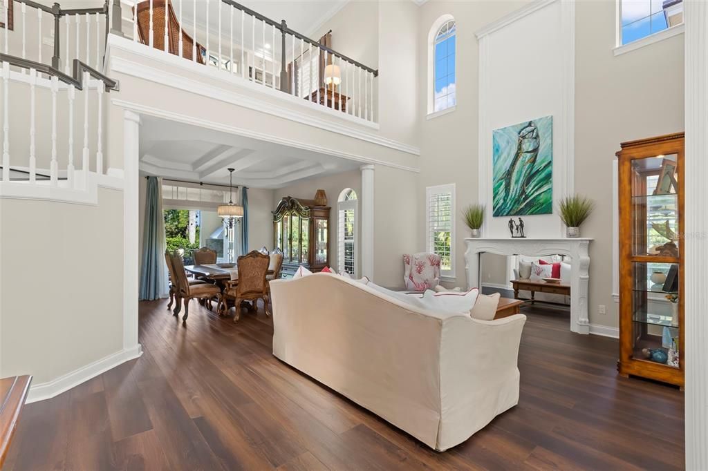 合同活跃: $2,350,000 (5 贝兹, 3 浴室, 5900 平方英尺)