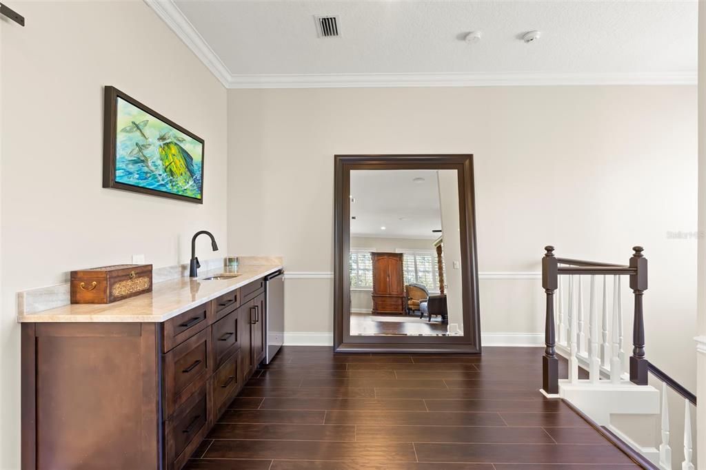 合同活跃: $2,350,000 (5 贝兹, 3 浴室, 5900 平方英尺)