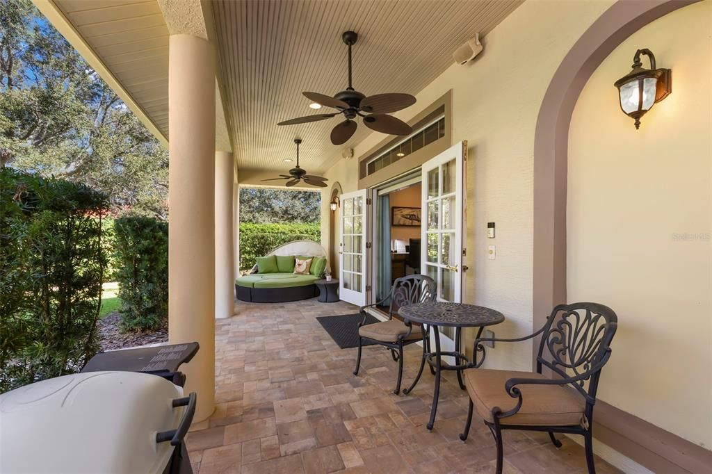 合同活跃: $2,350,000 (5 贝兹, 3 浴室, 5900 平方英尺)