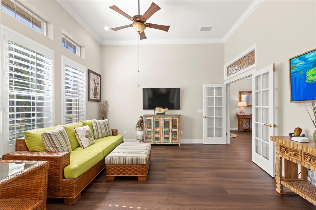 合同活跃: $2,350,000 (5 贝兹, 3 浴室, 5900 平方英尺)