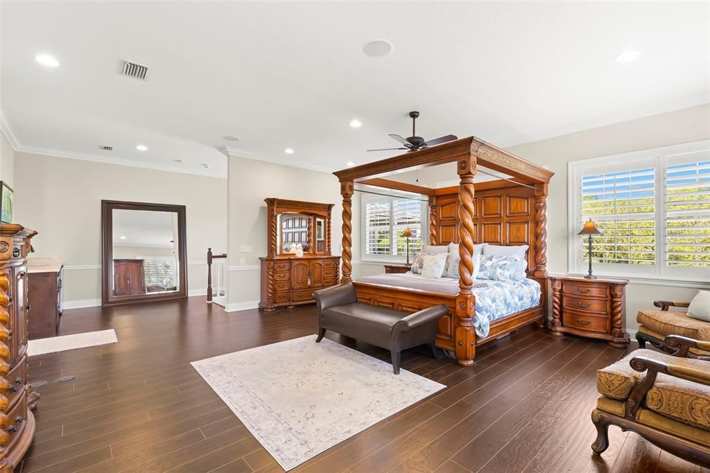 合同活跃: $2,350,000 (5 贝兹, 3 浴室, 5900 平方英尺)