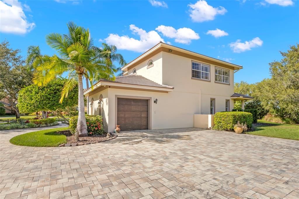 合同活跃: $2,350,000 (5 贝兹, 3 浴室, 5900 平方英尺)