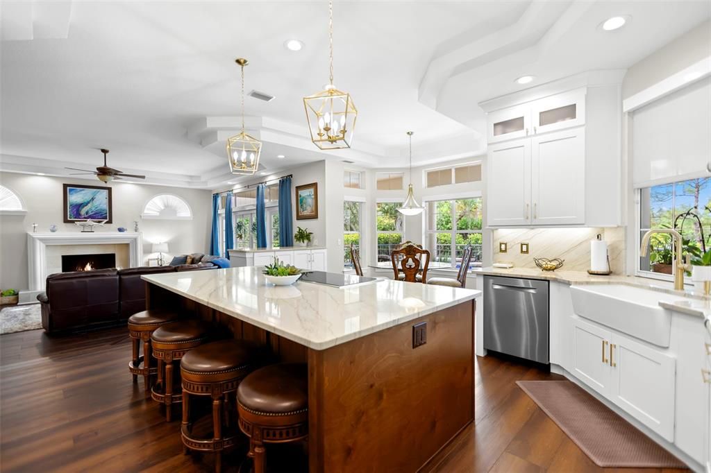 合同活跃: $2,350,000 (5 贝兹, 3 浴室, 5900 平方英尺)