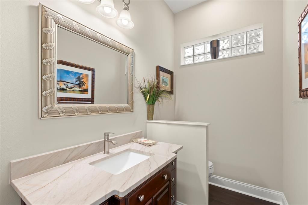 合同活跃: $2,350,000 (5 贝兹, 3 浴室, 5900 平方英尺)