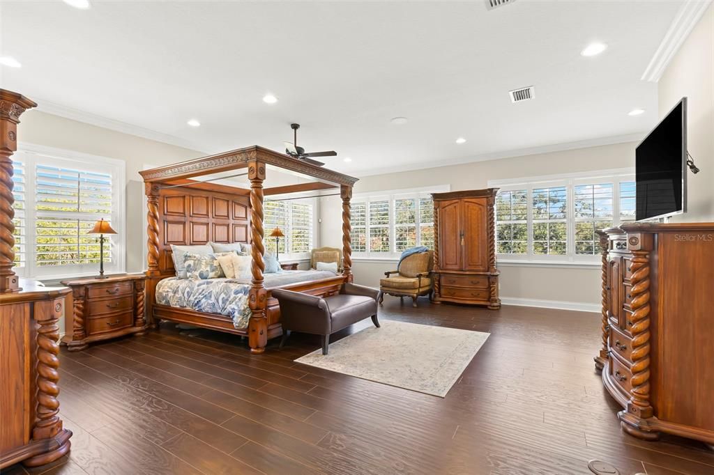 合同活跃: $2,350,000 (5 贝兹, 3 浴室, 5900 平方英尺)