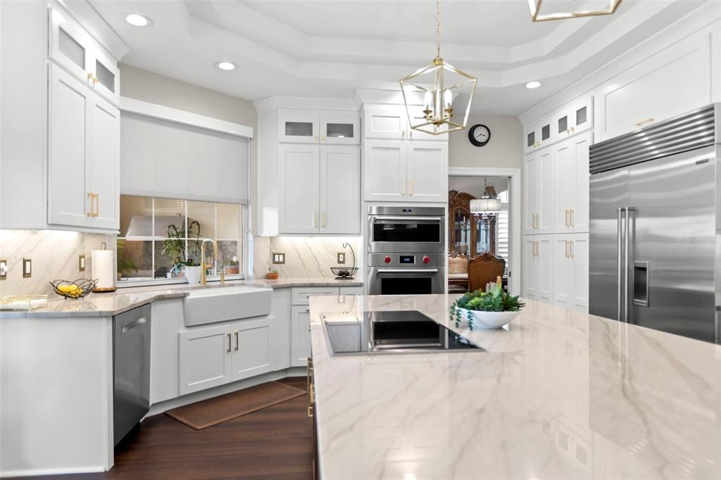 合同活跃: $2,350,000 (5 贝兹, 3 浴室, 5900 平方英尺)