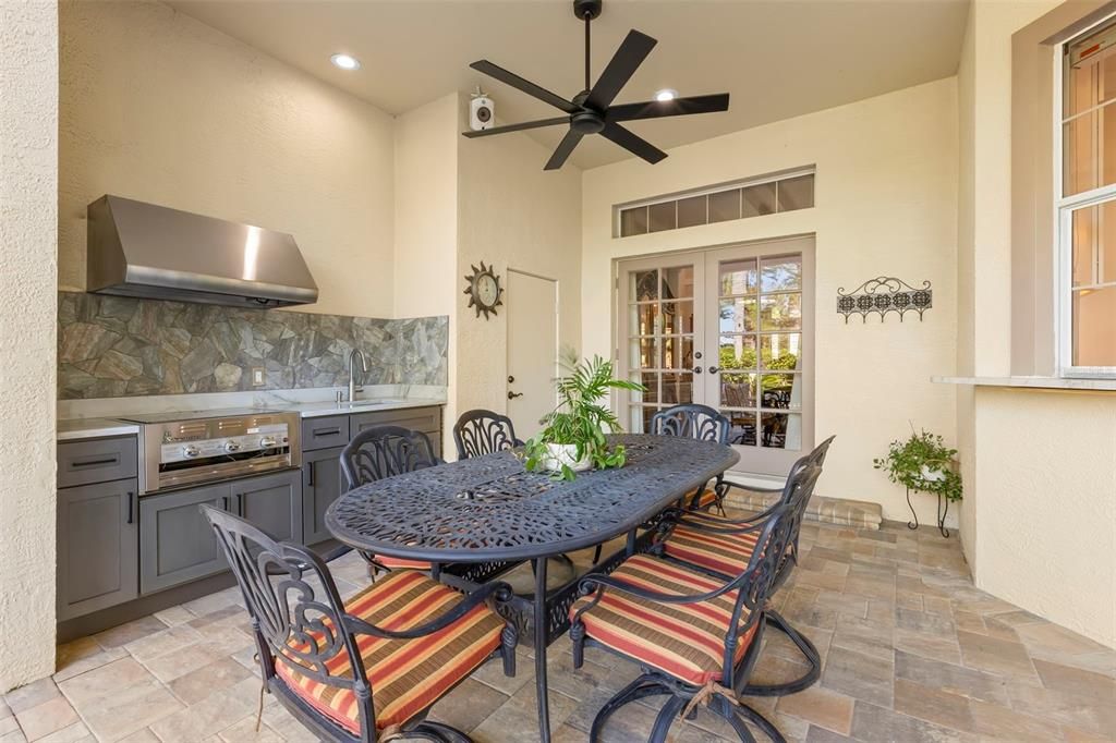 合同活跃: $2,350,000 (5 贝兹, 3 浴室, 5900 平方英尺)