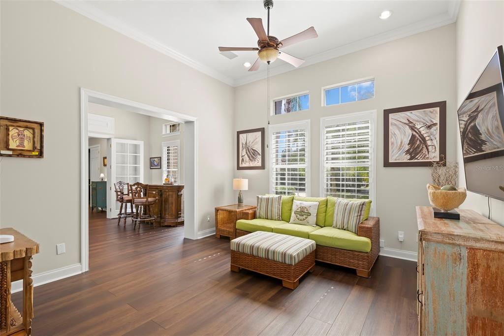 合同活跃: $2,350,000 (5 贝兹, 3 浴室, 5900 平方英尺)