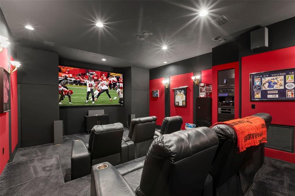 合同活跃: $2,350,000 (5 贝兹, 3 浴室, 5900 平方英尺)