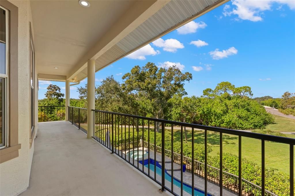 合同活跃: $2,350,000 (5 贝兹, 3 浴室, 5900 平方英尺)