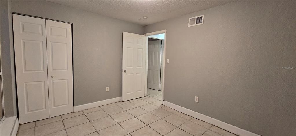 Activo con contrato: $109,900 (4 camas, 1 baños, 1318 Pies cuadrados)