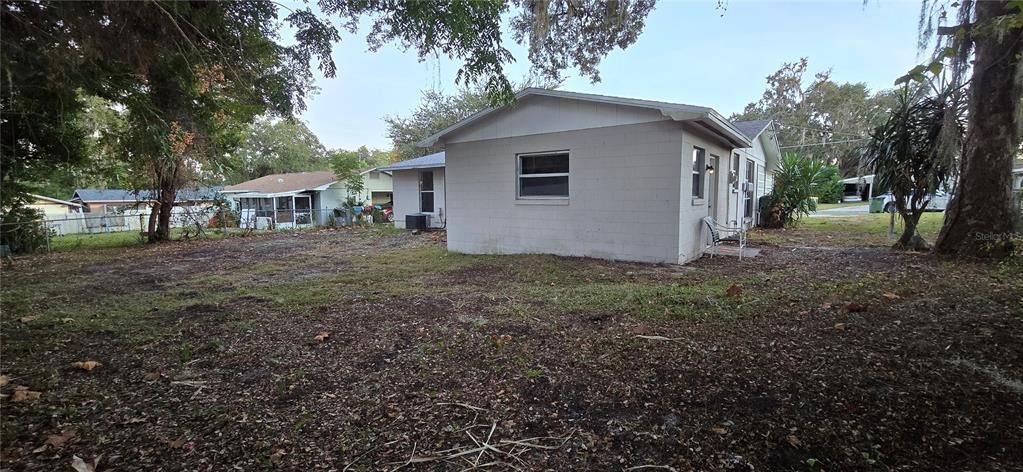 Activo con contrato: $109,900 (4 camas, 1 baños, 1318 Pies cuadrados)