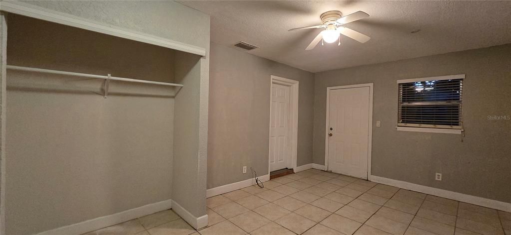 Activo con contrato: $109,900 (4 camas, 1 baños, 1318 Pies cuadrados)