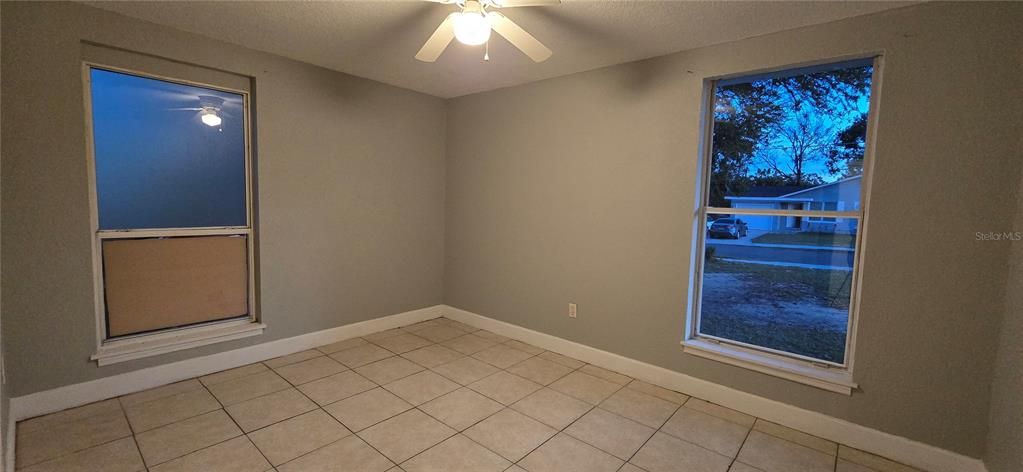 Activo con contrato: $109,900 (4 camas, 1 baños, 1318 Pies cuadrados)