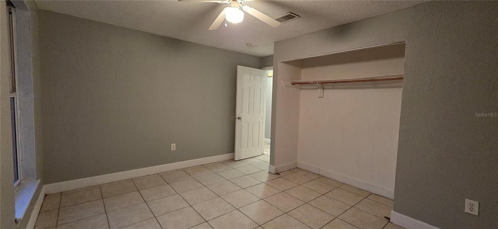 Activo con contrato: $109,900 (4 camas, 1 baños, 1318 Pies cuadrados)