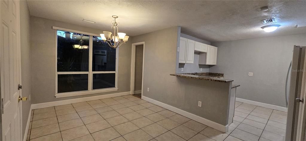 Activo con contrato: $109,900 (4 camas, 1 baños, 1318 Pies cuadrados)