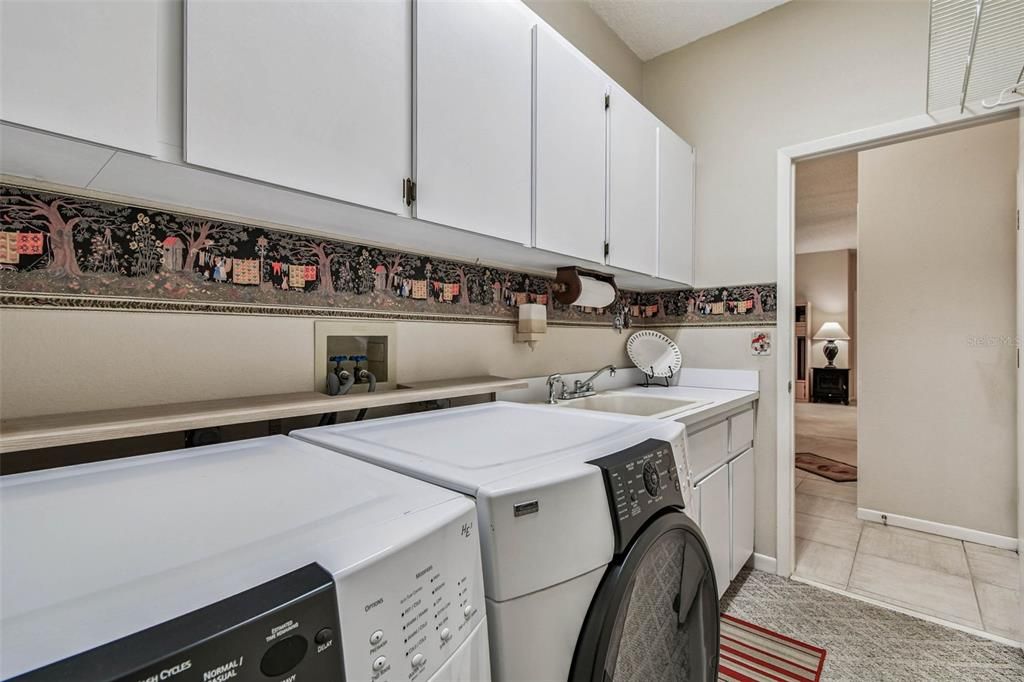 Под контрактом: $597,000 (4 спален, 3 ванн, 2490 Квадратных фут)