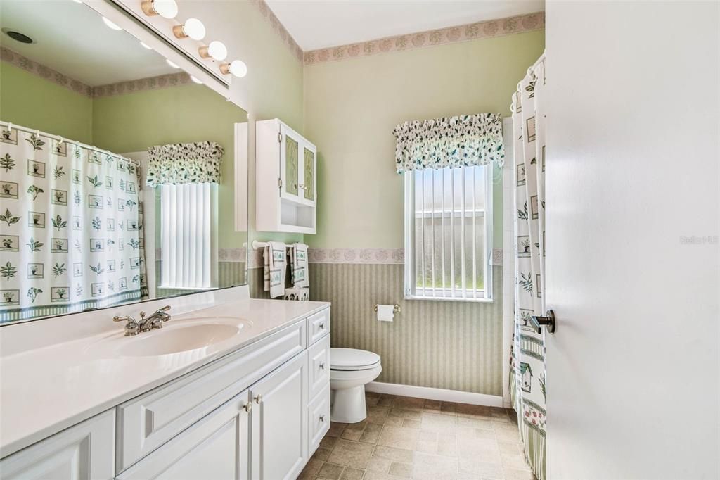 Под контрактом: $597,000 (4 спален, 3 ванн, 2490 Квадратных фут)