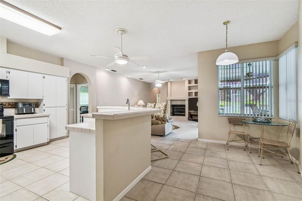 Под контрактом: $597,000 (4 спален, 3 ванн, 2490 Квадратных фут)