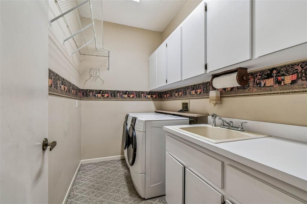 Под контрактом: $597,000 (4 спален, 3 ванн, 2490 Квадратных фут)