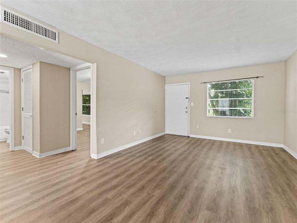 Под контрактом: $165,000 (2 спален, 1 ванн, 783 Квадратных фут)