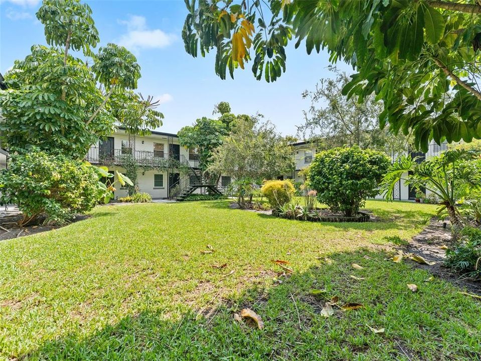 Под контрактом: $165,000 (2 спален, 1 ванн, 783 Квадратных фут)