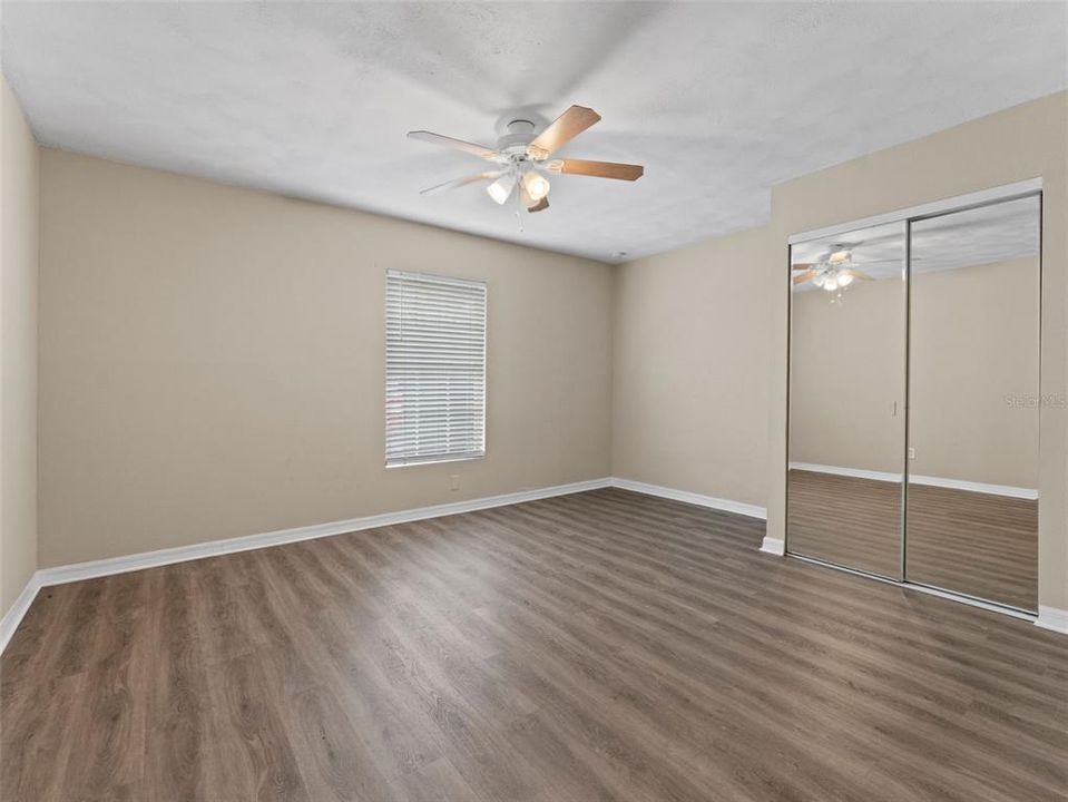 Под контрактом: $165,000 (2 спален, 1 ванн, 783 Квадратных фут)