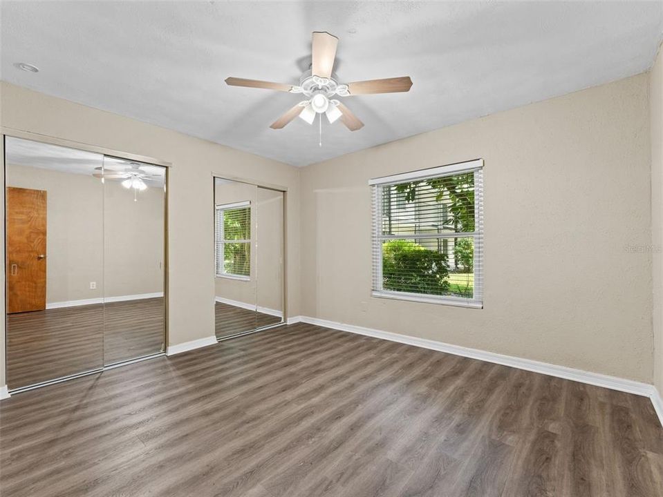 Под контрактом: $165,000 (2 спален, 1 ванн, 783 Квадратных фут)