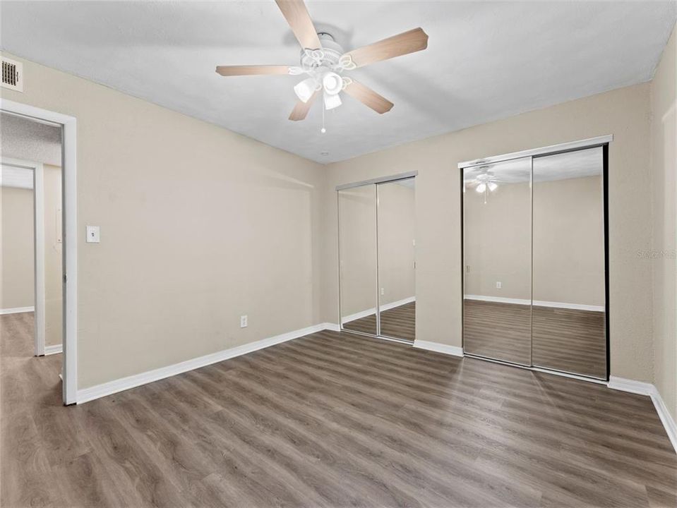 Под контрактом: $165,000 (2 спален, 1 ванн, 783 Квадратных фут)