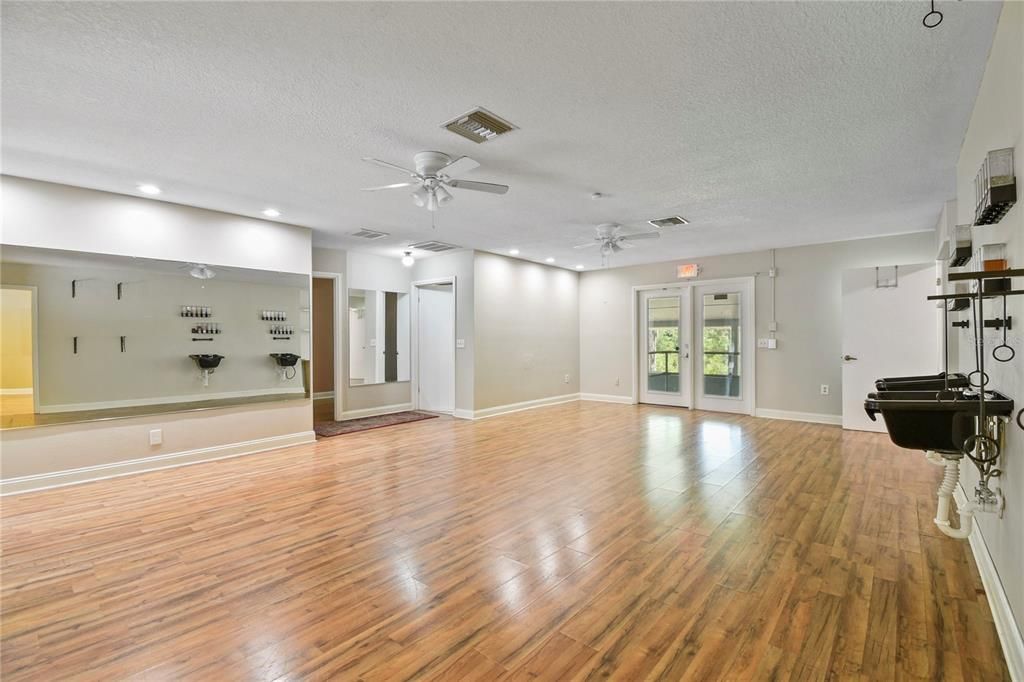 На продажу: $999,999 (0 спален, 0 ванн, 0 Квадратных фут)