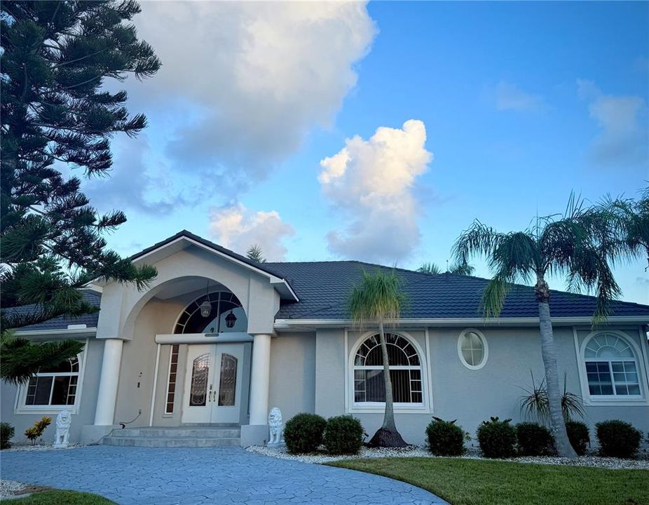 For Sale: $1,650,000 (4 beds, 4 baths, 4394 Square Feet)