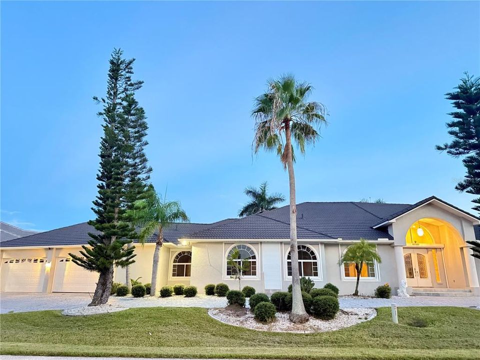 For Sale: $1,650,000 (4 beds, 4 baths, 4394 Square Feet)