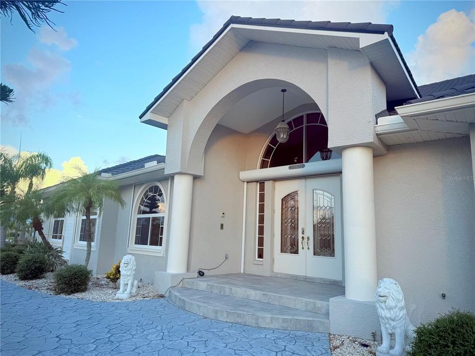 For Sale: $1,650,000 (4 beds, 4 baths, 4394 Square Feet)