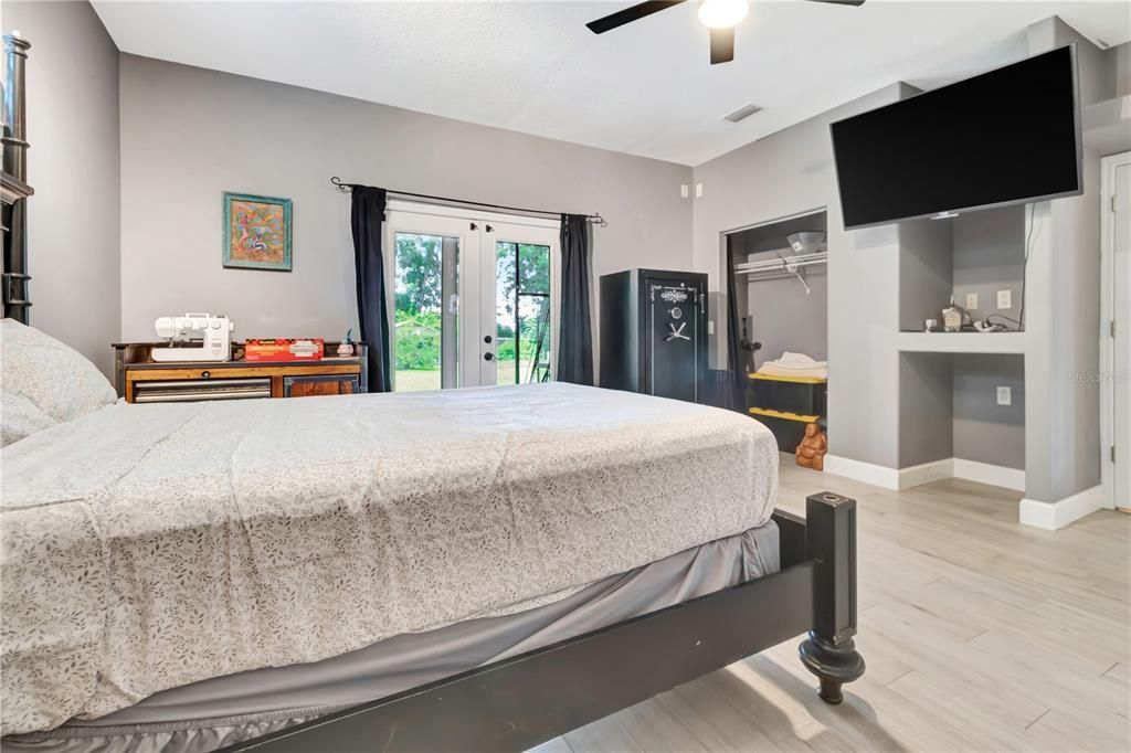 For Sale: $765,000 (5 beds, 4 baths, 4431 Square Feet)