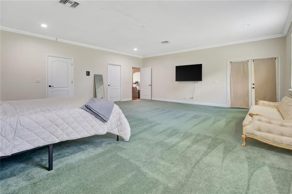 For Sale: $765,000 (5 beds, 4 baths, 4431 Square Feet)