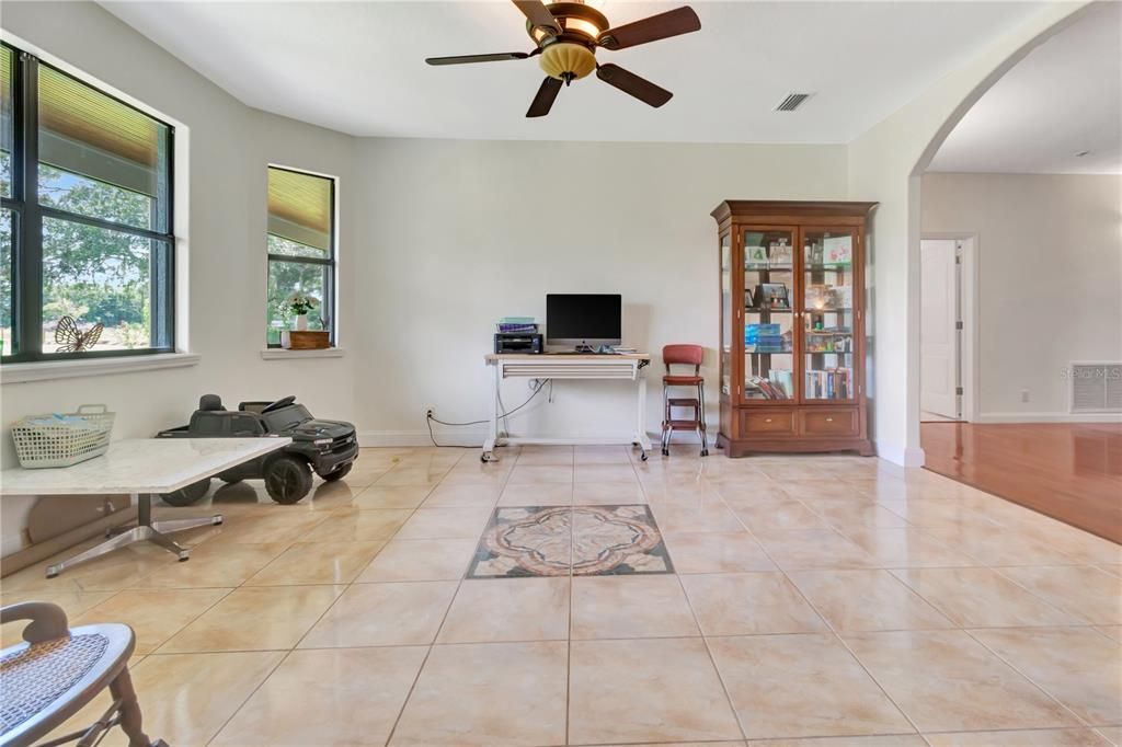 For Sale: $765,000 (5 beds, 4 baths, 4431 Square Feet)