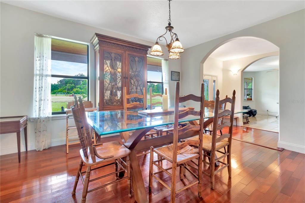 For Sale: $765,000 (5 beds, 4 baths, 4431 Square Feet)